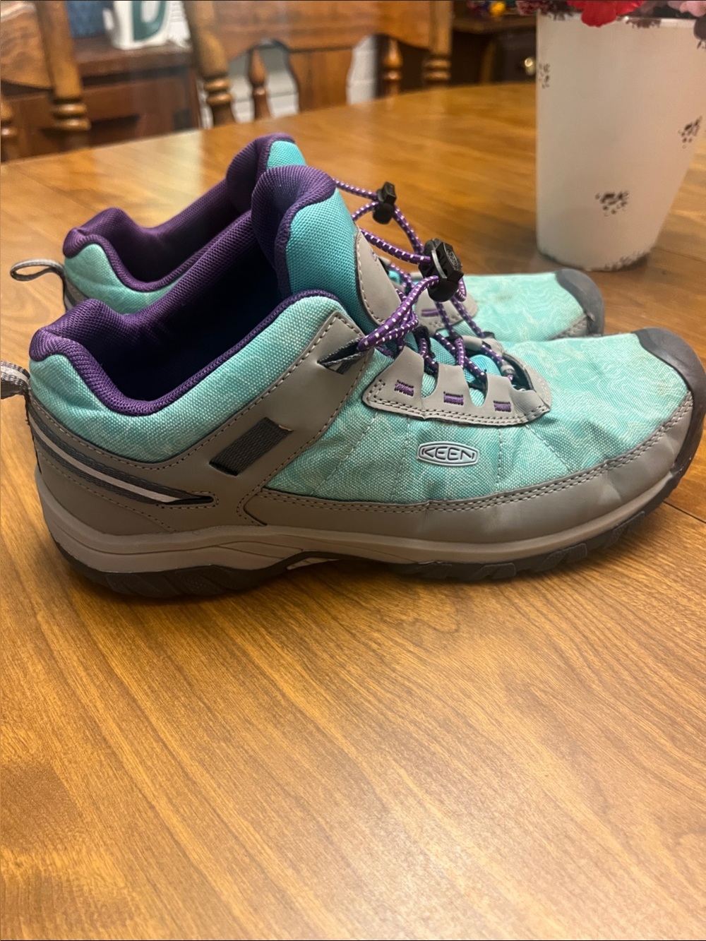 Keen Women size 7 Teal and Purple Low-Top Hiking Shoes